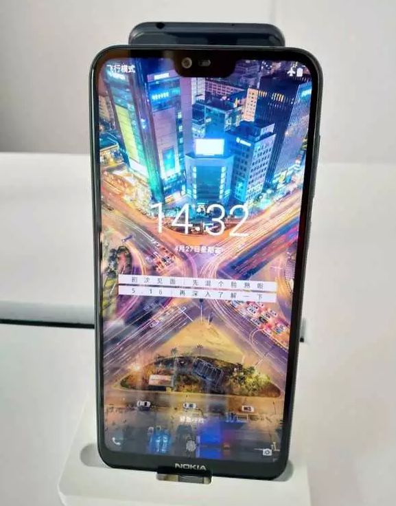 NokiaX真機亮相三里屯，劉海屏加NokiaLOGO，長相總算上去了