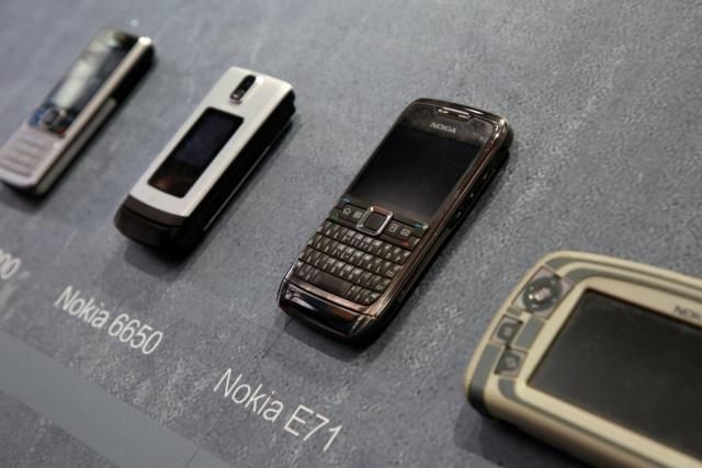 NokiaX真機亮相三里屯，劉海屏加NokiaLOGO，長相總算上去了