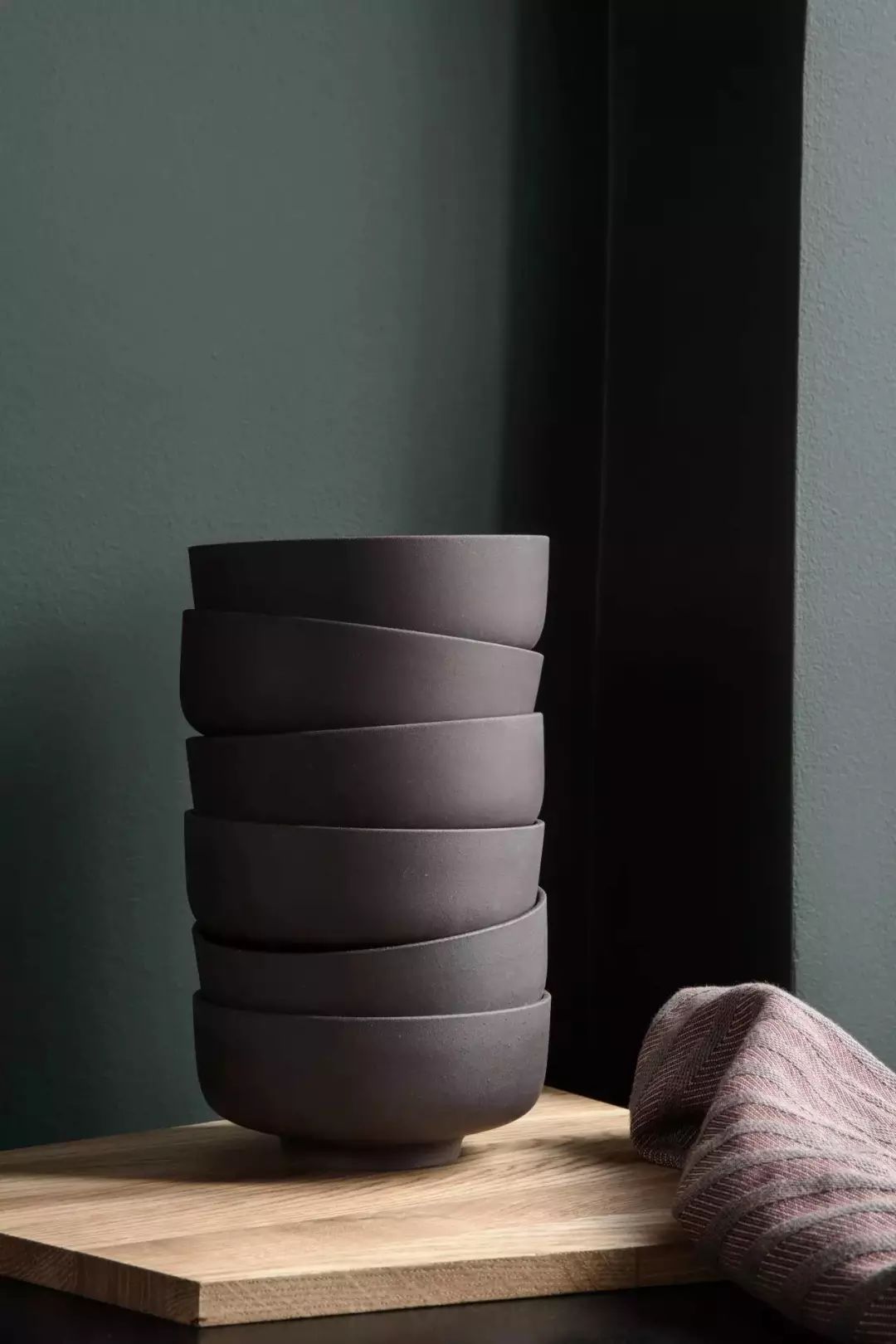 我原本以为北欧风已经很简单了,没想到还有极简北欧风……