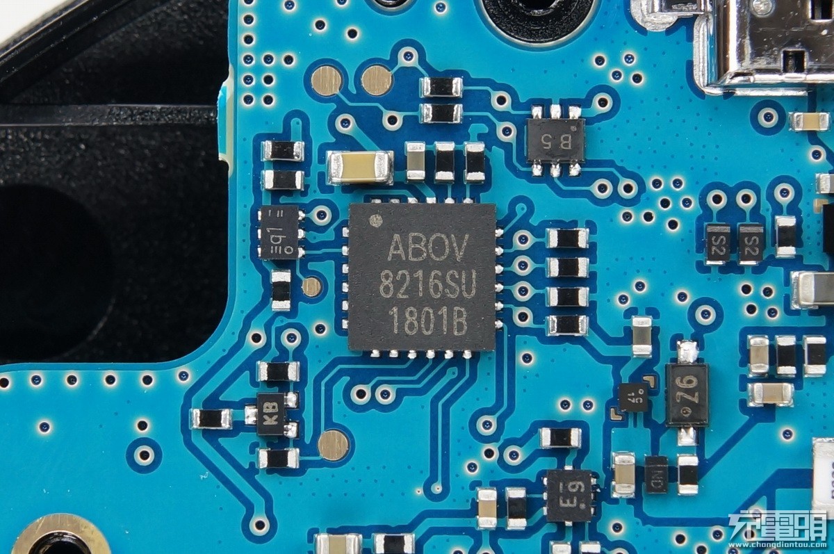 精简换代：三星第五代立式无线充电器（EP-N5100）拆解评测