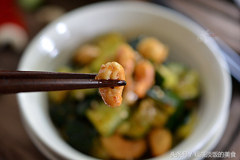 今天立夏，这道快手菜不可错过，既下饭又下酒，天热吃它最带劲！