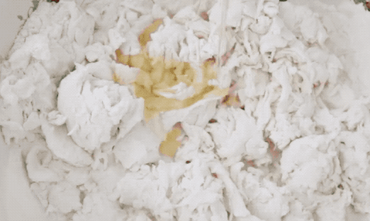 图片[2]-葱花饼做法步骤图 奶奶做了30年的葱花饼咬一口酥到都掉渣了比-起舞食谱网