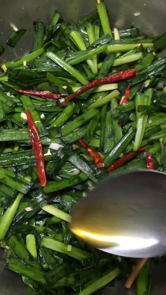 韭菜腌着吃 咸香爽口 做法简单！