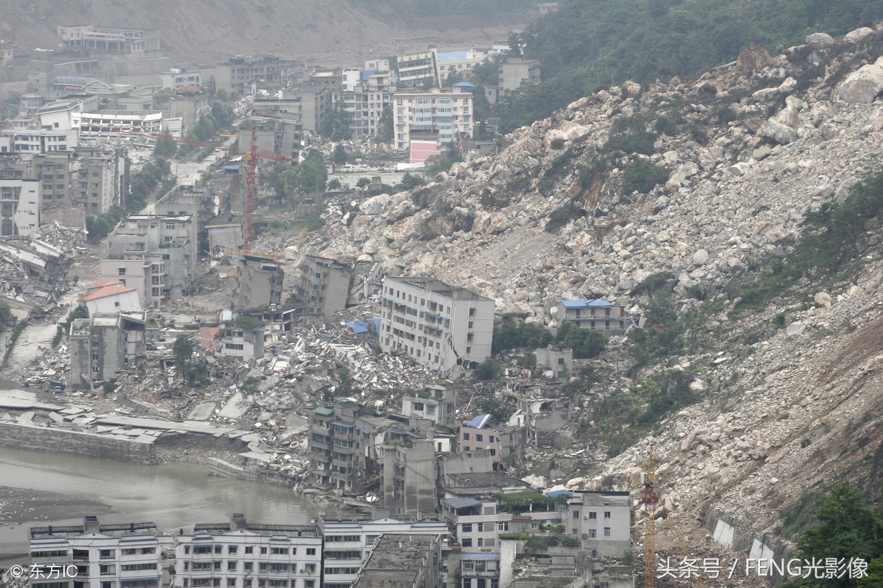 汶川地震恐怖真实图片(回望10年前那场“千年不遇”大地震，10张图片触目惊心)