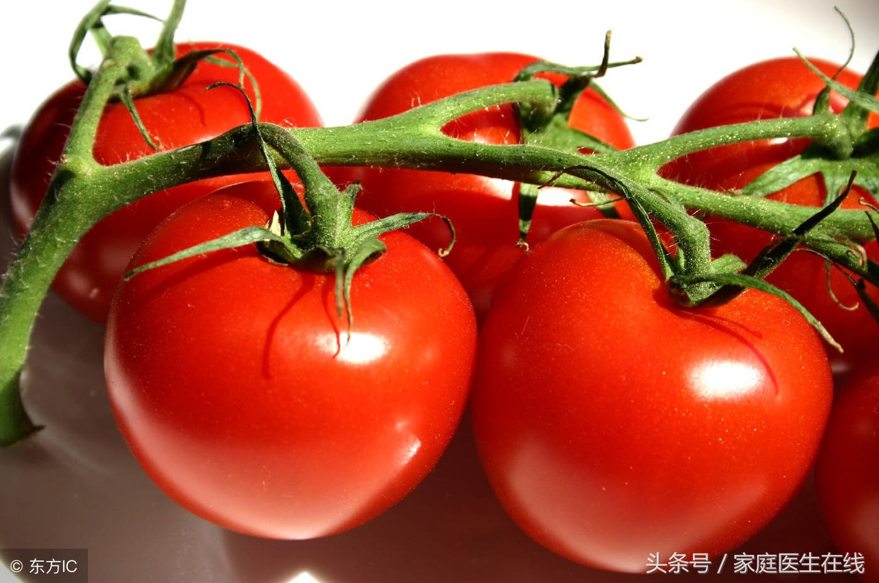 被誉为“菜中之果”，番茄是生吃还是煮熟好？