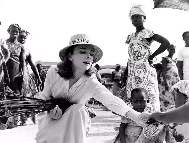 英语美句｜10句奥黛丽赫本座右铭送给你！