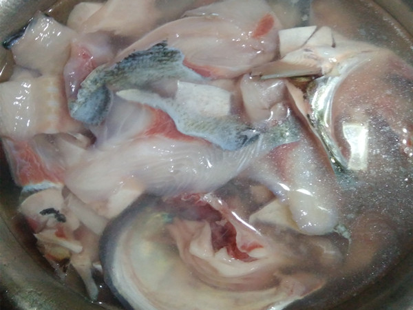 图片[8]-一条鱼一颗酸菜一块豆腐放在一起做出来的菜味道确实不一般-起舞食谱网