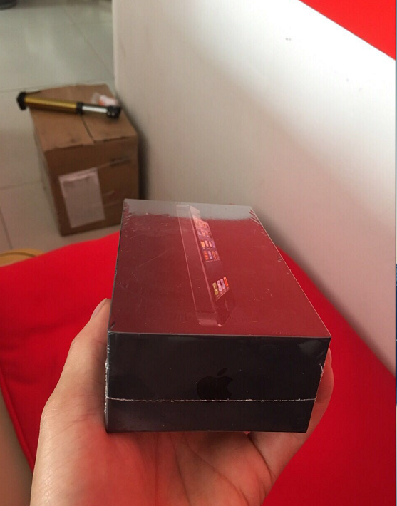 富豪便是骄纵！高价位买全新升级未激活iPhone5！直播间拆箱！