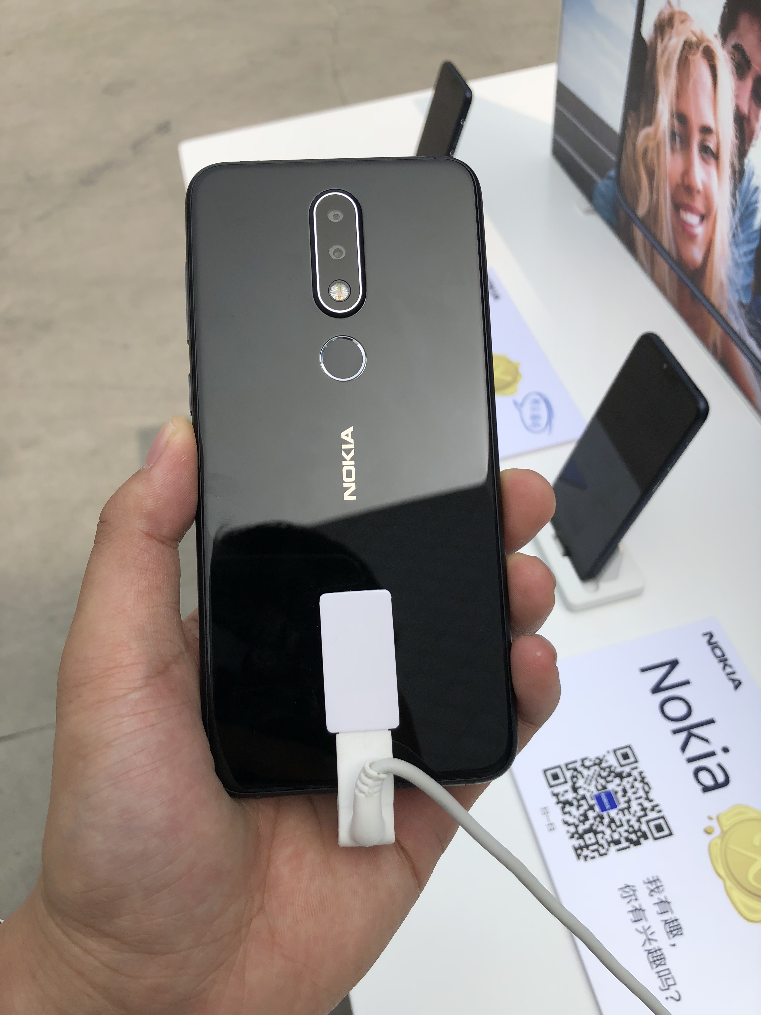 性价比高很高的情结手机上，Nokia X6宣布公布了