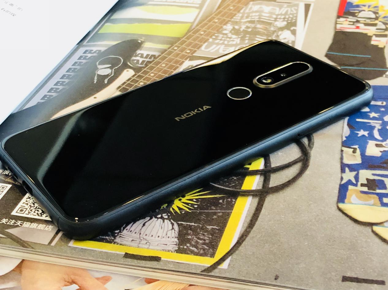 千元手机刘海屏NokiaX6广受好评，这篇测评对你说实情