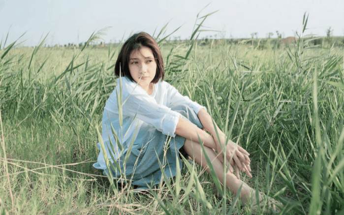8字简短古风的唯美句子 时光易老，人心易变图片
