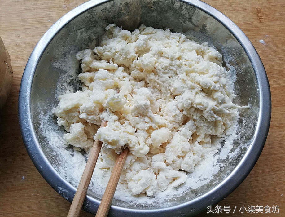 图片[5]-葱花饼这样做 外焦里软 不用发面 筷子搅一搅 做法超级简单-起舞食谱网
