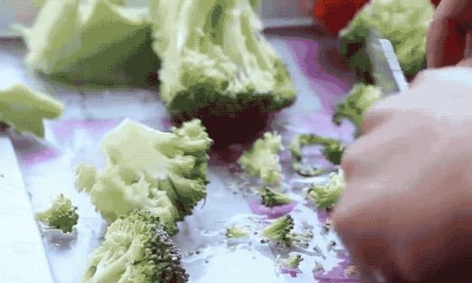 图片[1]-素炒西蓝花做法步骤图 西蓝花用不用焯水-起舞食谱网