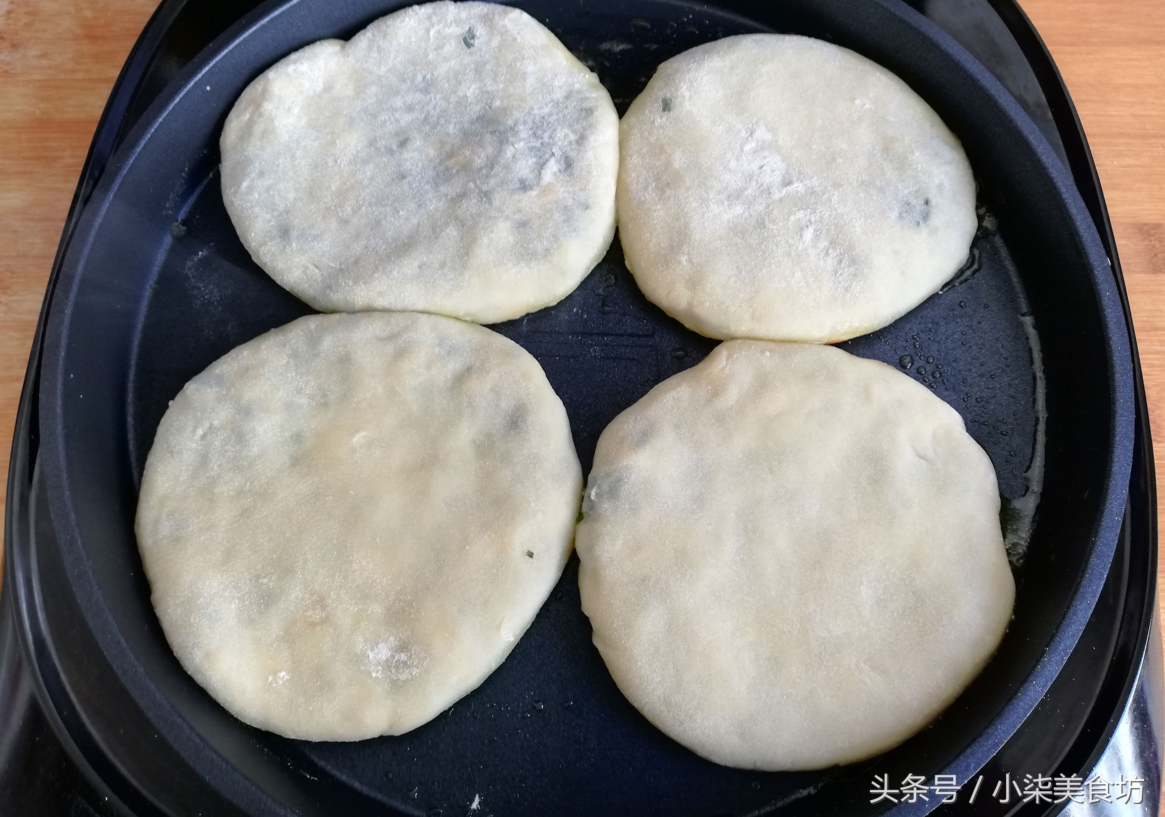 图片[18]-一把韭菜、2个鸡蛋 一碗面 做的早餐饼 饼皮柔软 全家抢着吃-起舞食谱网