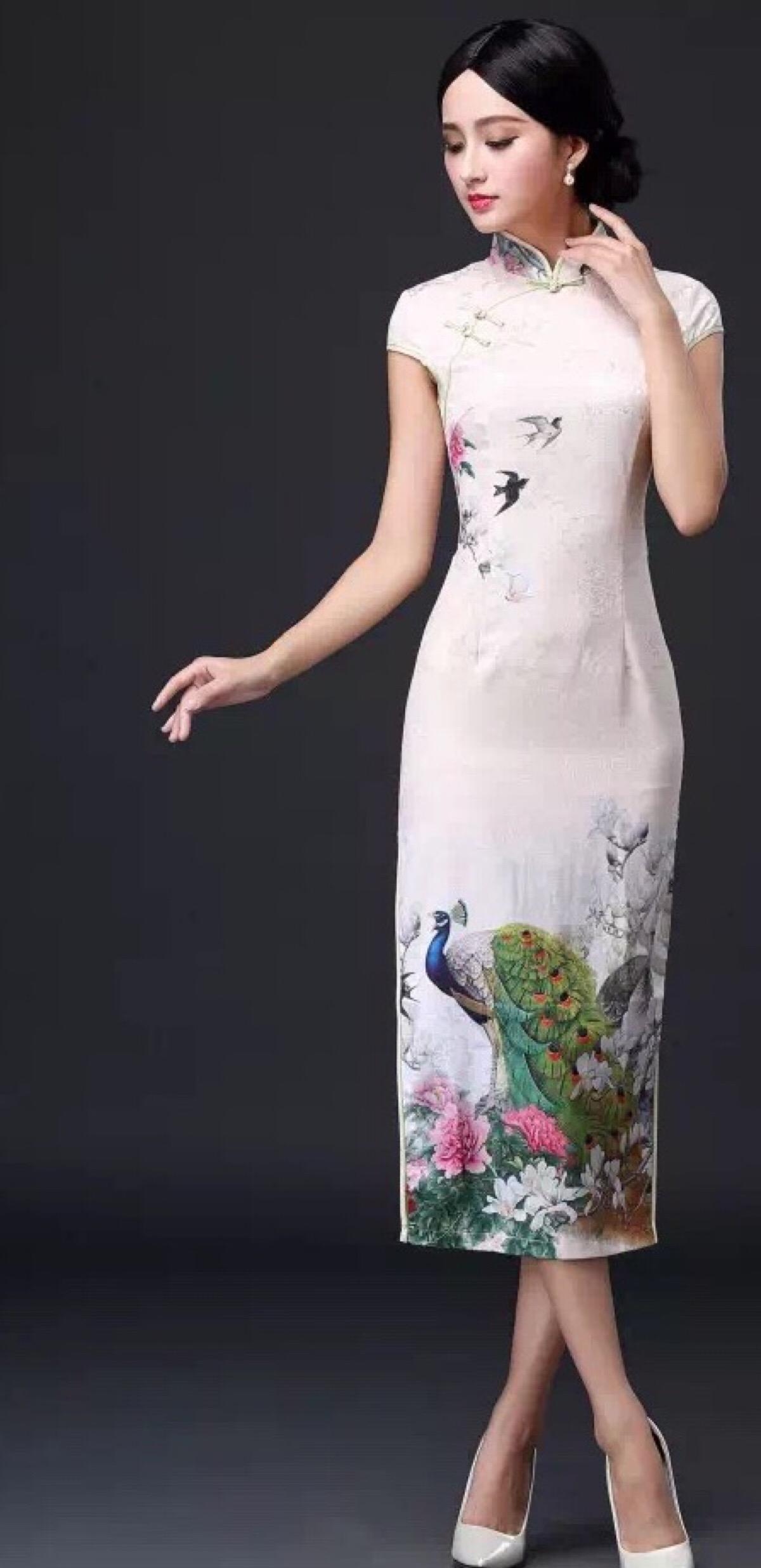 当美丽的旗袍,配上优美的句子,就是美和美的结合,这是升华的美