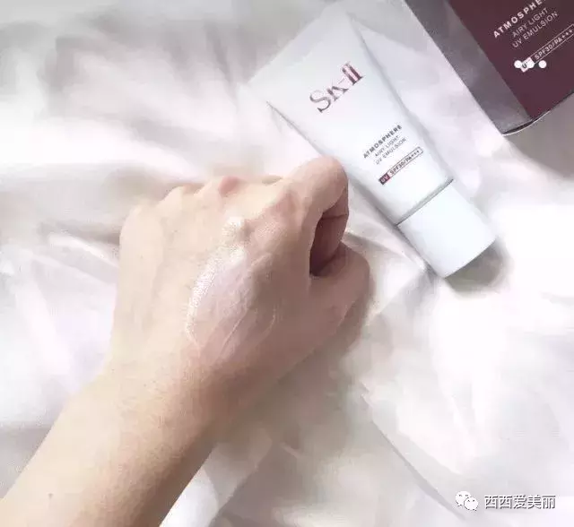 跟王菊学做美黑?还是要白到发光!