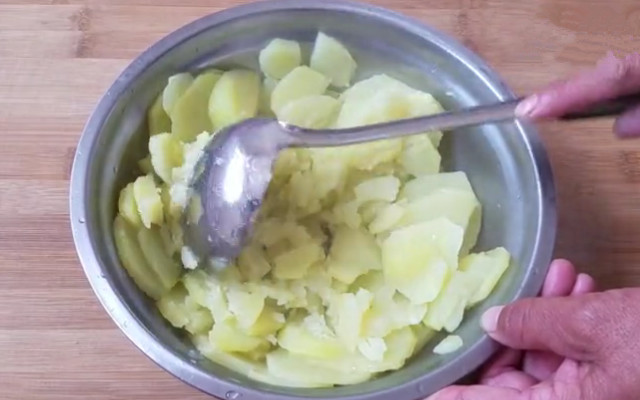 图片[7]-炸土豆丸子做法步骤图 超级好吃！-起舞食谱网