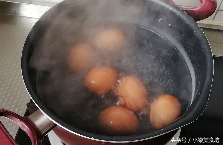 图片[5]-端午节煮鸡蛋不沾皮的秘诀 只需加上这一步 鸡蛋香嫩可口又好剥-起舞食谱网