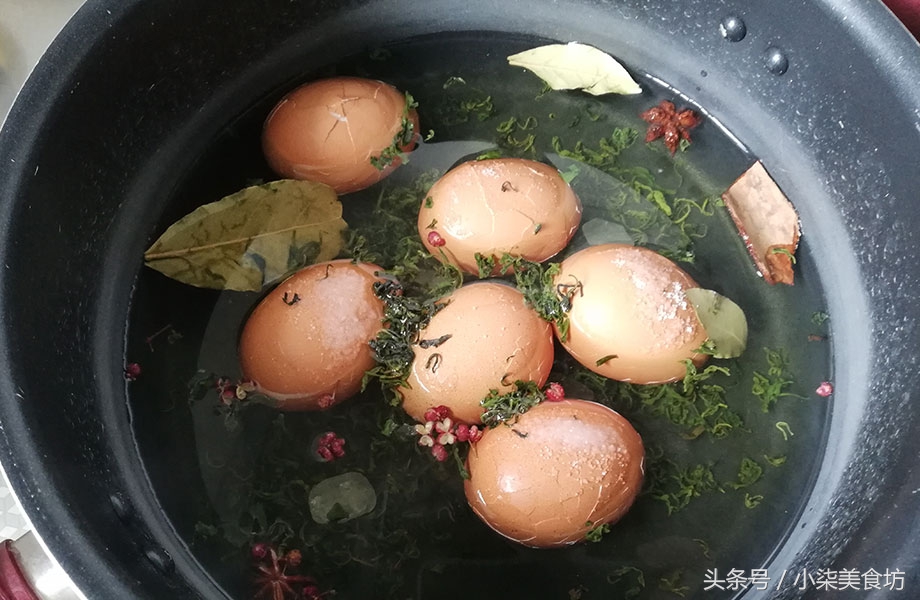 图片[8]-端午节煮鸡蛋不沾皮的秘诀 只需加上这一步 鸡蛋香嫩可口又好剥-起舞食谱网