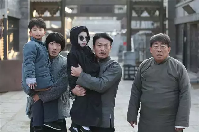 九叔林正英去世之后,钱小豪又演了不少僵尸片,却只有一部可以看