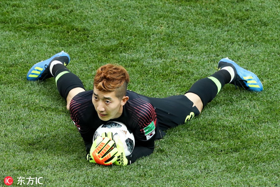 韩国门将赵贤祐一战成名 女球迷留言狂示爱)