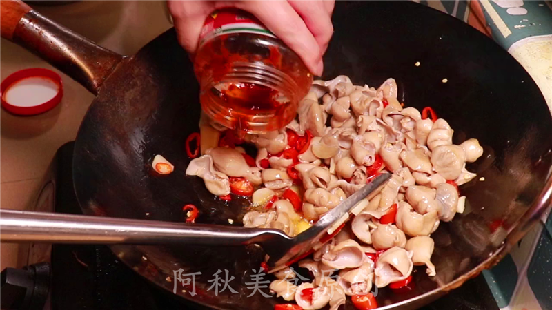 愛吃肥腸的學(xué)一學(xué)，肥腸香脆好吃有訣竅，學(xué)會一上桌大家搶著吃