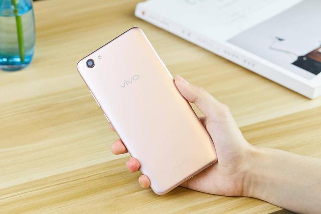 vivo Y71仅售1398要换置手机的同学们享清福啦