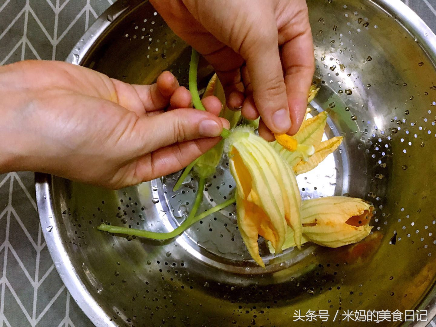 图片[4]-蒜蓉南瓜花做法步骤图 简单美味3分钟即可上桌-起舞食谱网