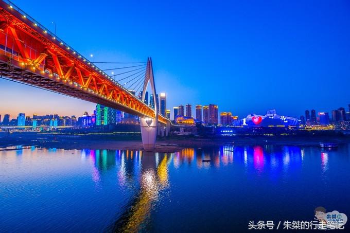 打卡重庆两个网红景点：一个差点治愈恐高症，一个夜色美的不像话