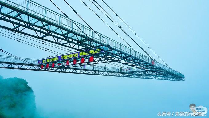 打卡重庆两个网红景点：一个差点治愈恐高症，一个夜色美的不像话