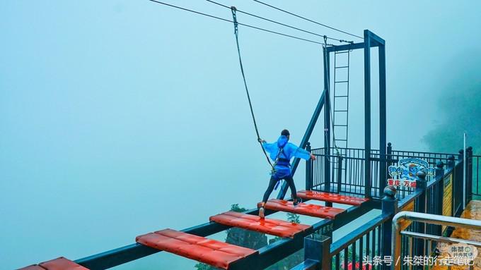 打卡重庆两个网红景点：一个差点治愈恐高症，一个夜色美的不像话