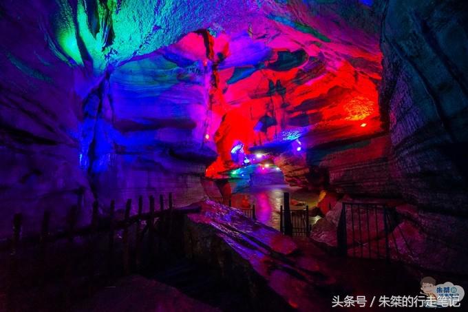 打卡重庆两个网红景点：一个差点治愈恐高症，一个夜色美的不像话