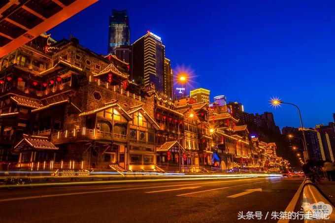 打卡重庆两个网红景点：一个差点治愈恐高症，一个夜色美的不像话