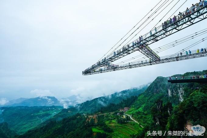 打卡重庆两个网红景点：一个差点治愈恐高症，一个夜色美的不像话