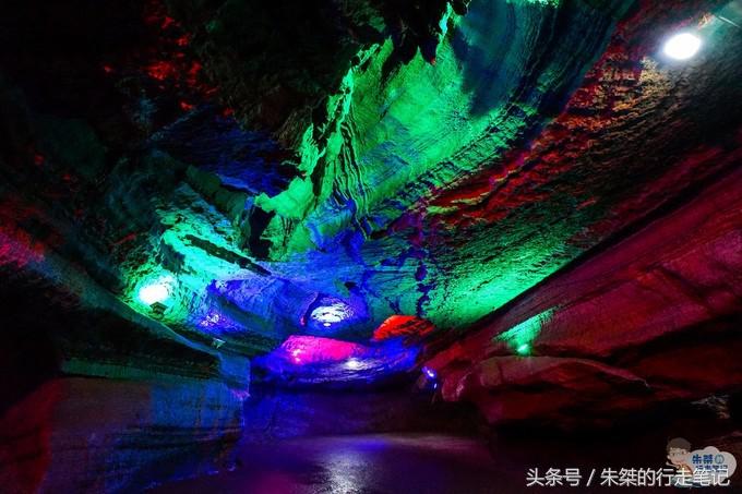 打卡重庆两个网红景点：一个差点治愈恐高症，一个夜色美的不像话