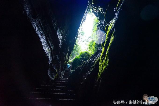 打卡重庆两个网红景点：一个差点治愈恐高症，一个夜色美的不像话