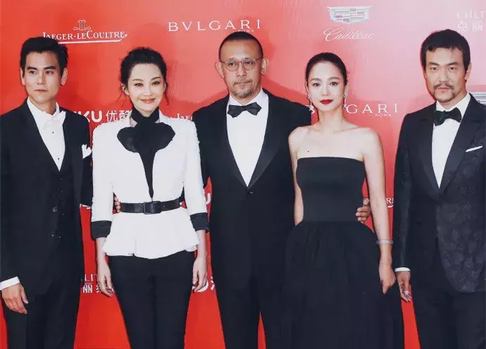 不愧是征服姜文的女人