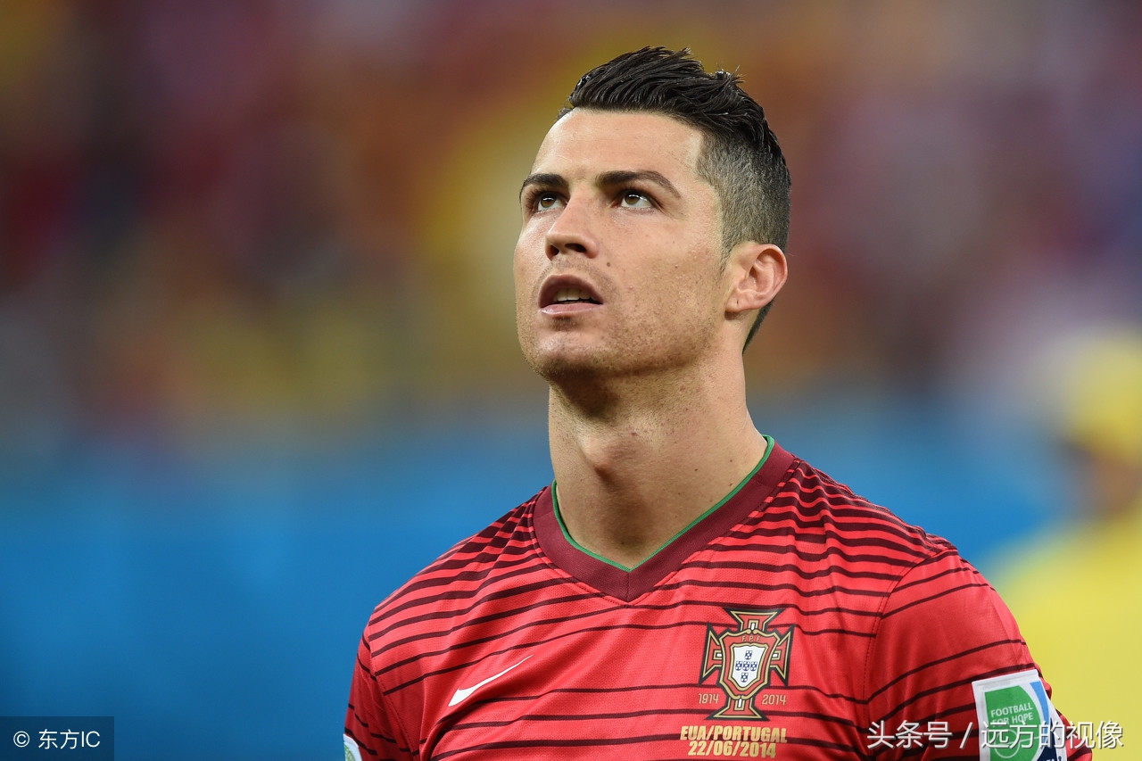 四年前,2014年巴西世界杯小组赛,葡萄牙2-2美国.c罗比现在年轻许多.
