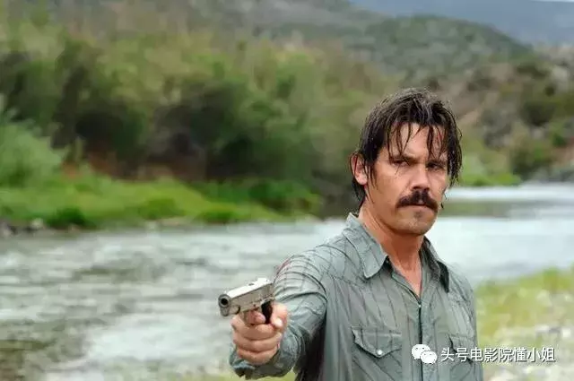 又有观众爽到了!牛片《边境杀手》再出续集 “灭霸”端枪突突突
