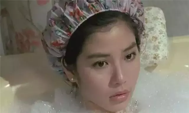 盘点钟楚红八部评分最高电影,周润发占三部,最后一部结局悲惨