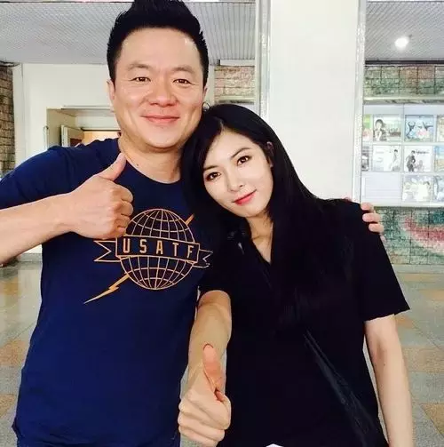 韩娱圈名副其实的“巨头”们!头真的太大了吧……