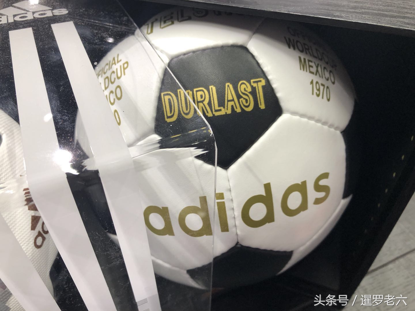 世界杯珍藏版足球为什么那么贵(限量珍藏版Adidas“电视之星”足球套装，谁见过？竟卖三万卢布！)