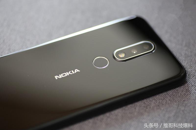 Nokia不按基本打牌：雙攝像頭 劉海屏不上800，你鐘意嗎？