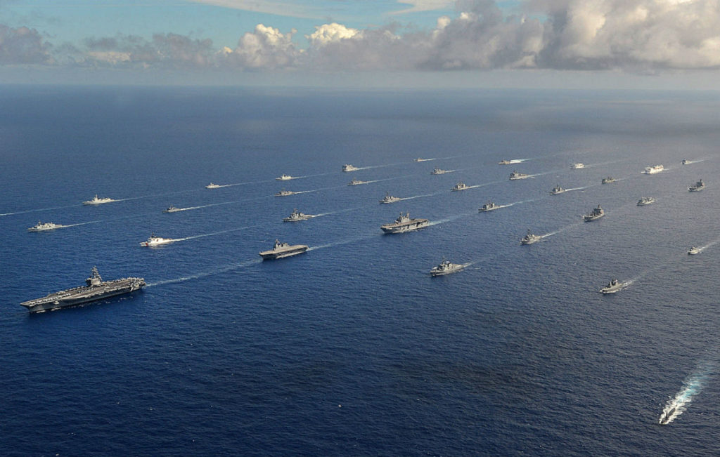 环太军演期间，中国情报收集船在演习海域行使“航行自由”权