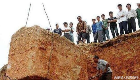 浙江一农民翻盖鸡窝，考古队得知后激动的说：等这一天十几年了！