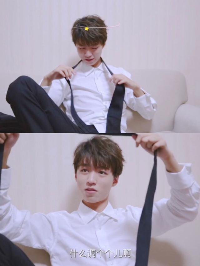 Wang Junkai listens should learn to tie tie, expression becomes awkward immediately, but person of sitting position hold up is worthy of already growing up! 