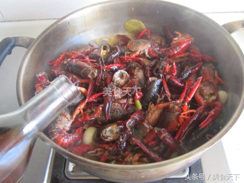 小龙虾怎么处理才能干净？这才是小龙虾的正确吃法！
