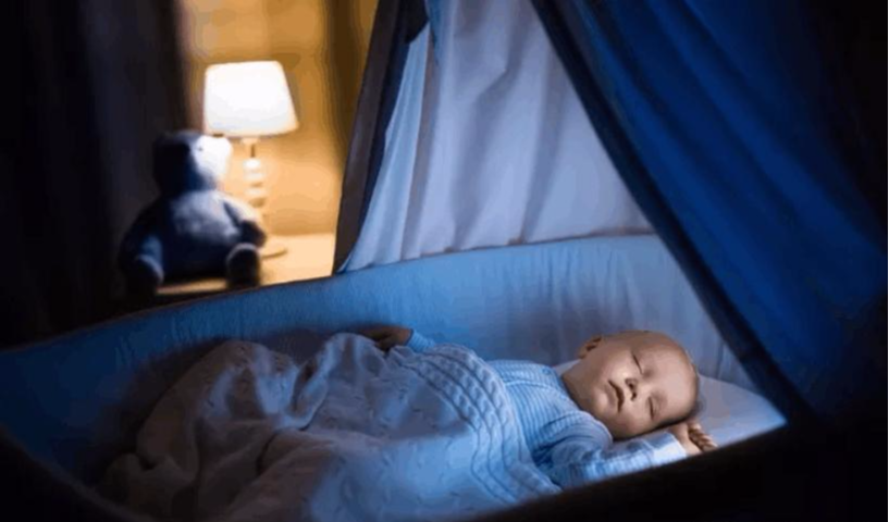 孩子睡觉时妈妈这样做医生说是不对的，那该怎样做呢？