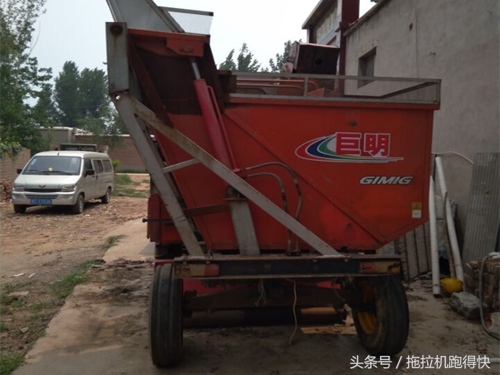 就這破舊的玉米收割機(jī)，還要一萬(wàn)多