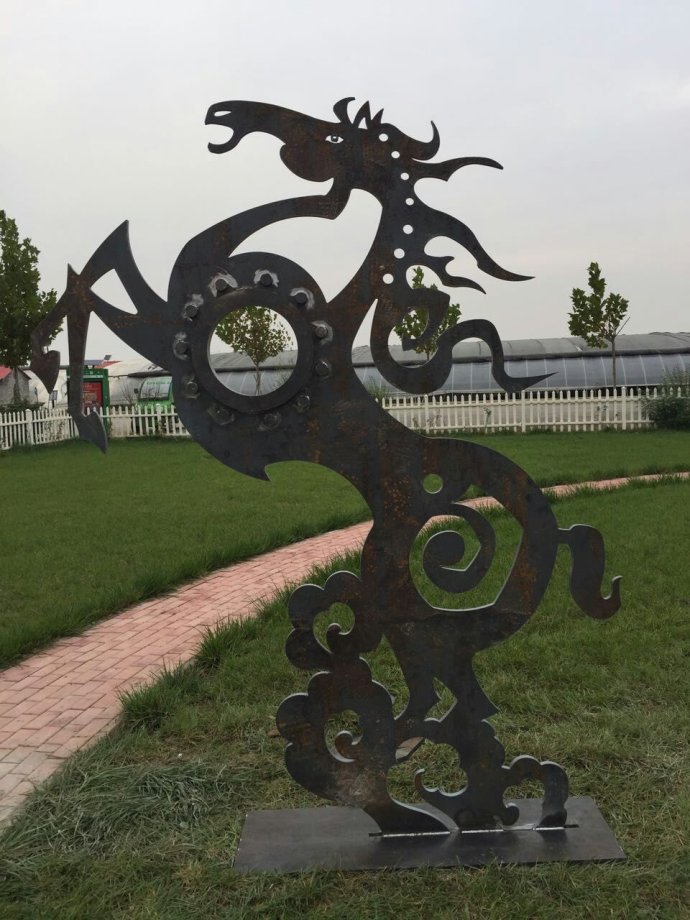 温文敦厚德载物华 一一记著名青年雕塑家邱天